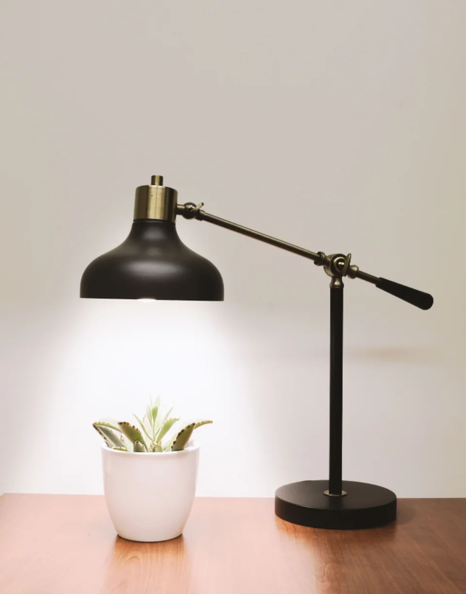 Illustrative dimmable desk lamp